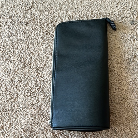 Dior Beauty Black Faux Leather Makeup Brush Case - Picture 3 of 8